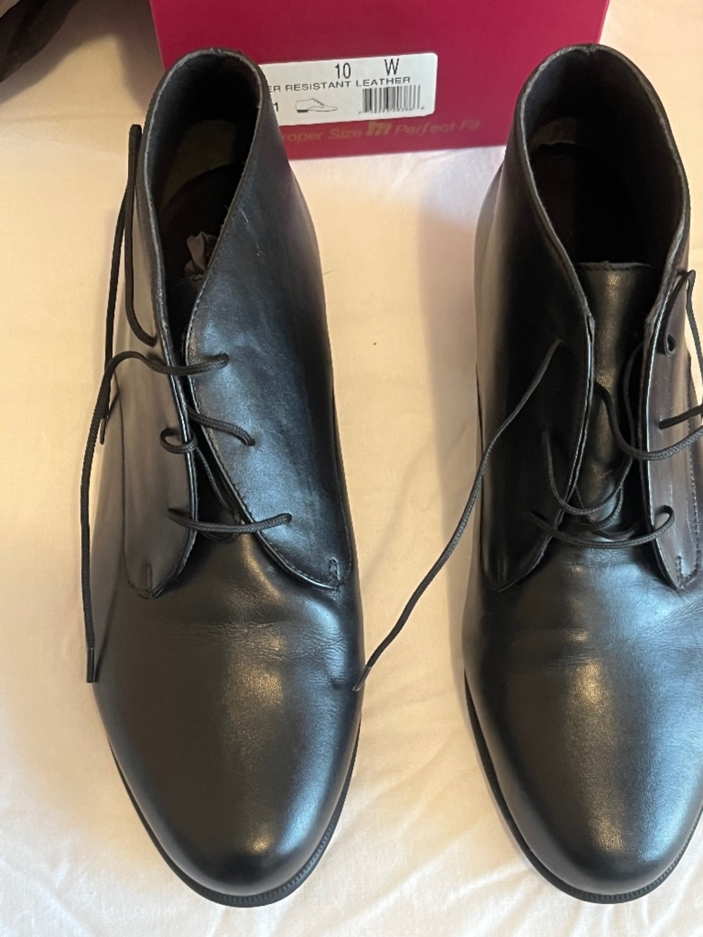 Women’s Munro Black water resistant leather low dress boots size 10 W , model